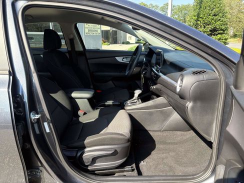 Certified 2023 Kia Forte LXS w/ LXS Technology Package FWD image 23