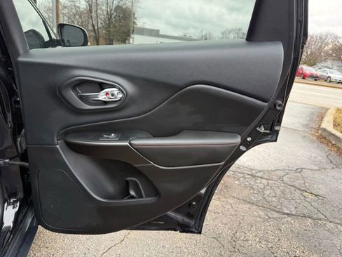 Used 2019 Jeep Cherokee Trailhawk w/ Cold Weather Group image 16