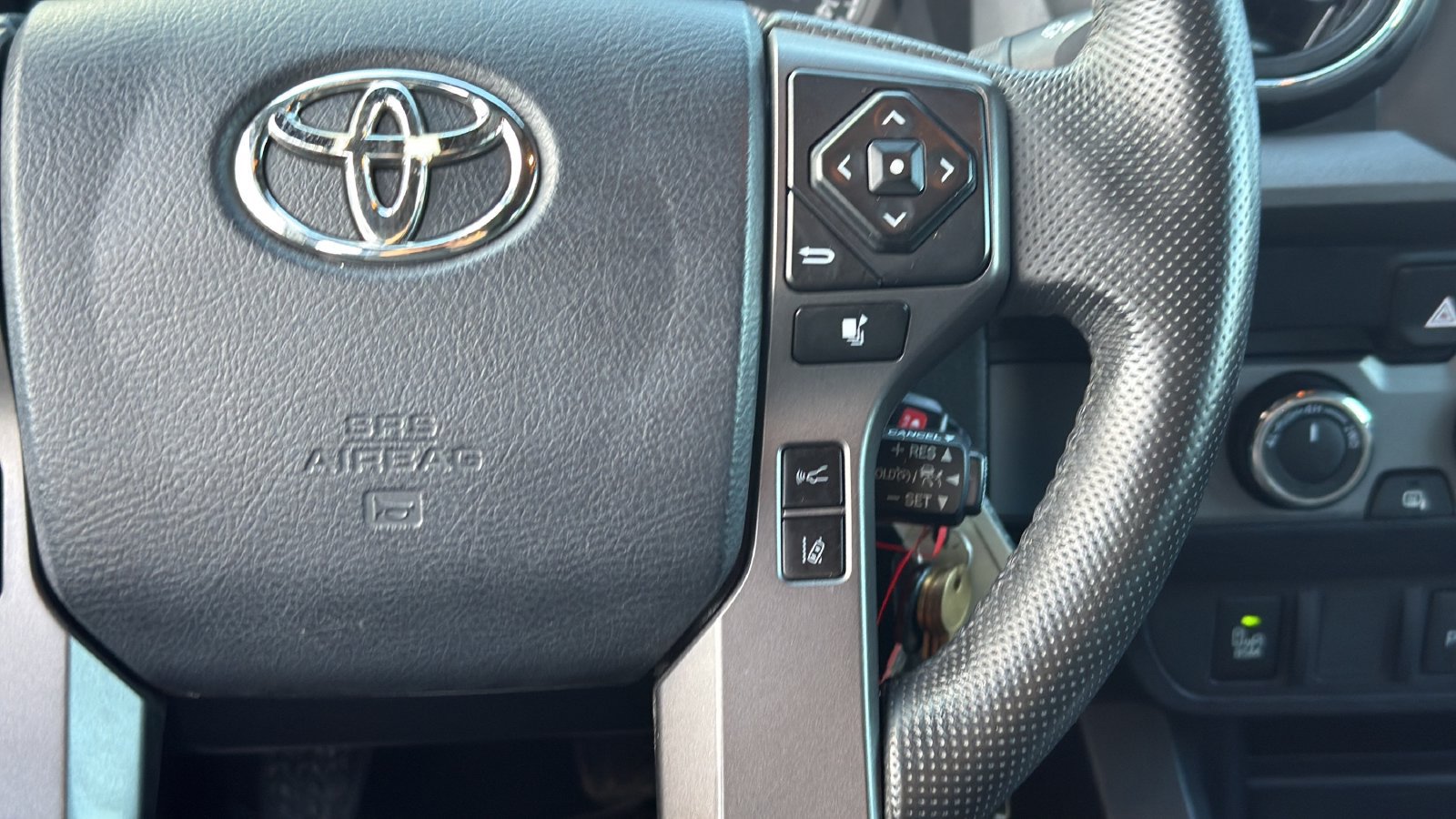 Used 2020 Toyota Tacoma TRD Off-Road w/ TRD Premium Off Road Package AWD/4WD image 15