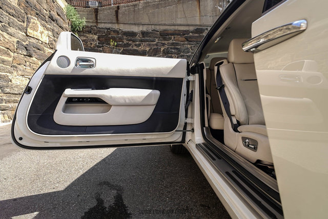 Used 2017 Rolls-Royce Wraith RWD image 50
