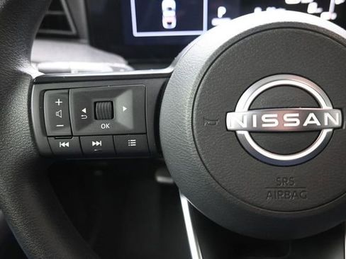 Used 2025 Nissan Kicks SV AWD/4WD image 25