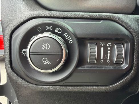 Used 2021 Jeep Gladiator Sport AWD/4WD image 39