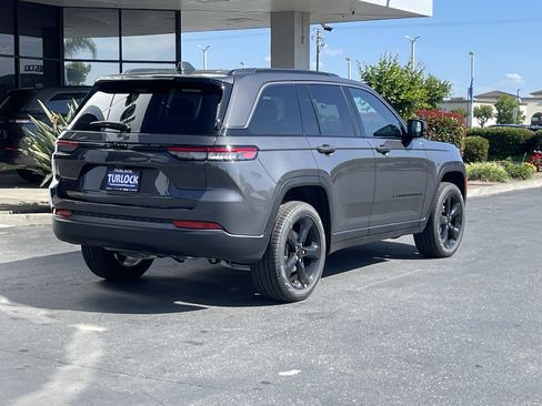 New 2026 Jeep Grand Cherokee Limited w/ Limited Altitude Package AWD/4WD image 11