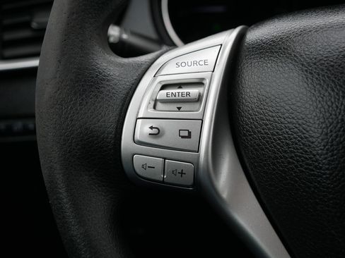 Used 2016 Nissan Rogue S image 29