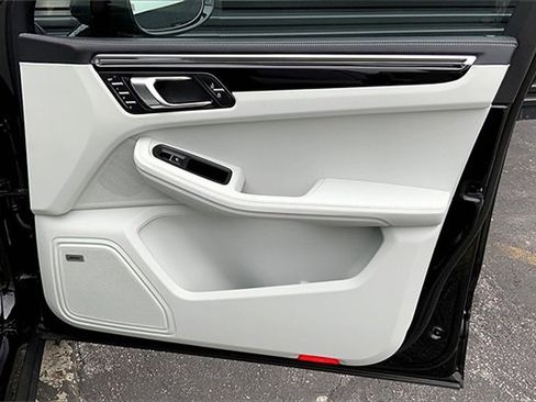 New 2025 Porsche Macan image 29