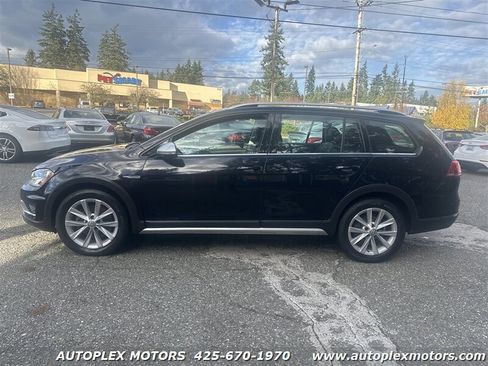 Used 2017 Volkswagen Golf Alltrack SE image 4