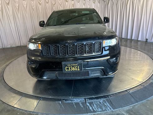 Used 2020 Jeep Grand Cherokee Altitude AWD/4WD image 2