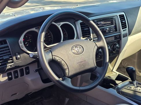 Used 2005 Toyota 4Runner Limited image 17