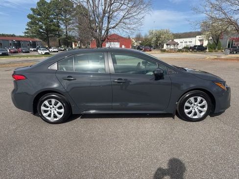 Used 2025 Toyota Corolla LE image 6