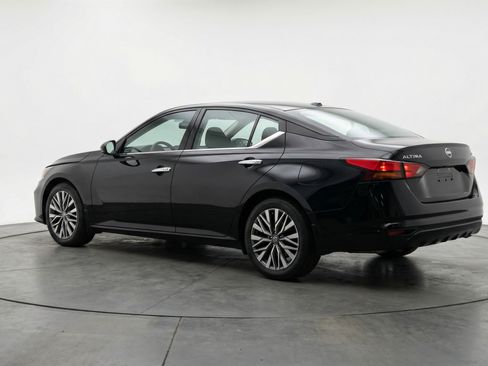 Used 2025 Nissan Altima 2.5 SV FWD image 6