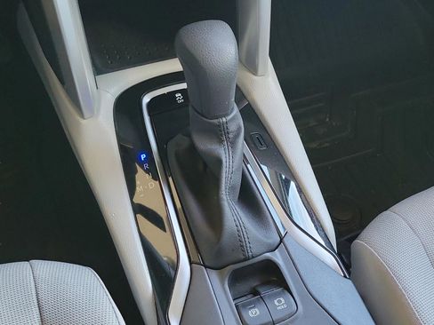 Certified 2025 Toyota Corolla Cross L image 9