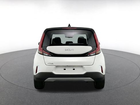 Used 2025 Kia Soul LX w/ LX Technology Package FWD image 8