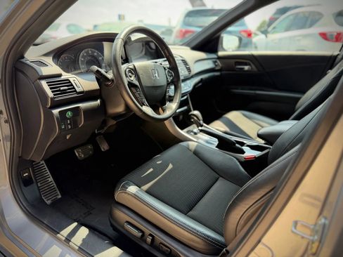 Used 2017 Honda Accord Sport image 7