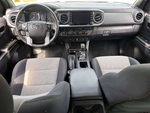 Used 2022 Toyota Tacoma TRD Off-Road AWD/4WD image 17