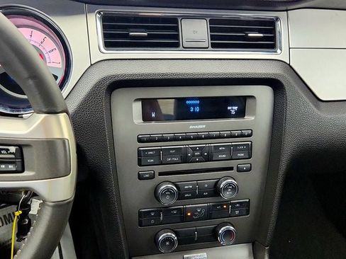 Used 2010 Ford Mustang Coupe RWD image 17