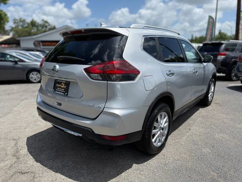 Used 2018 Nissan Rogue SV image 6