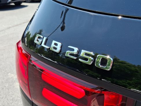 Used 2026 Mercedes-Benz GLB 250 4MATIC image 32