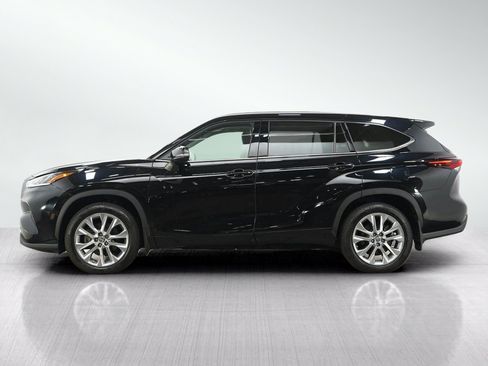 Used 2024 Toyota Highlander Limited AWD/4WD image 2