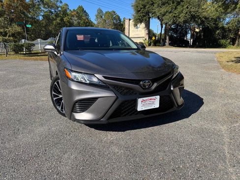 Used 2020 Toyota Camry SE image 30