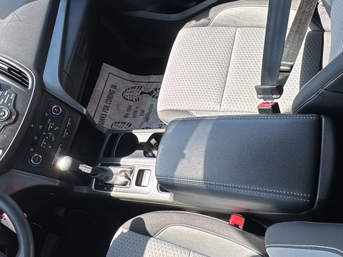 Used 2017 Ford Escape SE FWD image 24