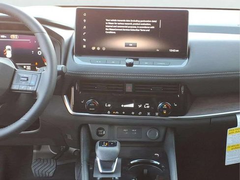 New 2026 Nissan Rogue Platinum AWD/4WD image 16