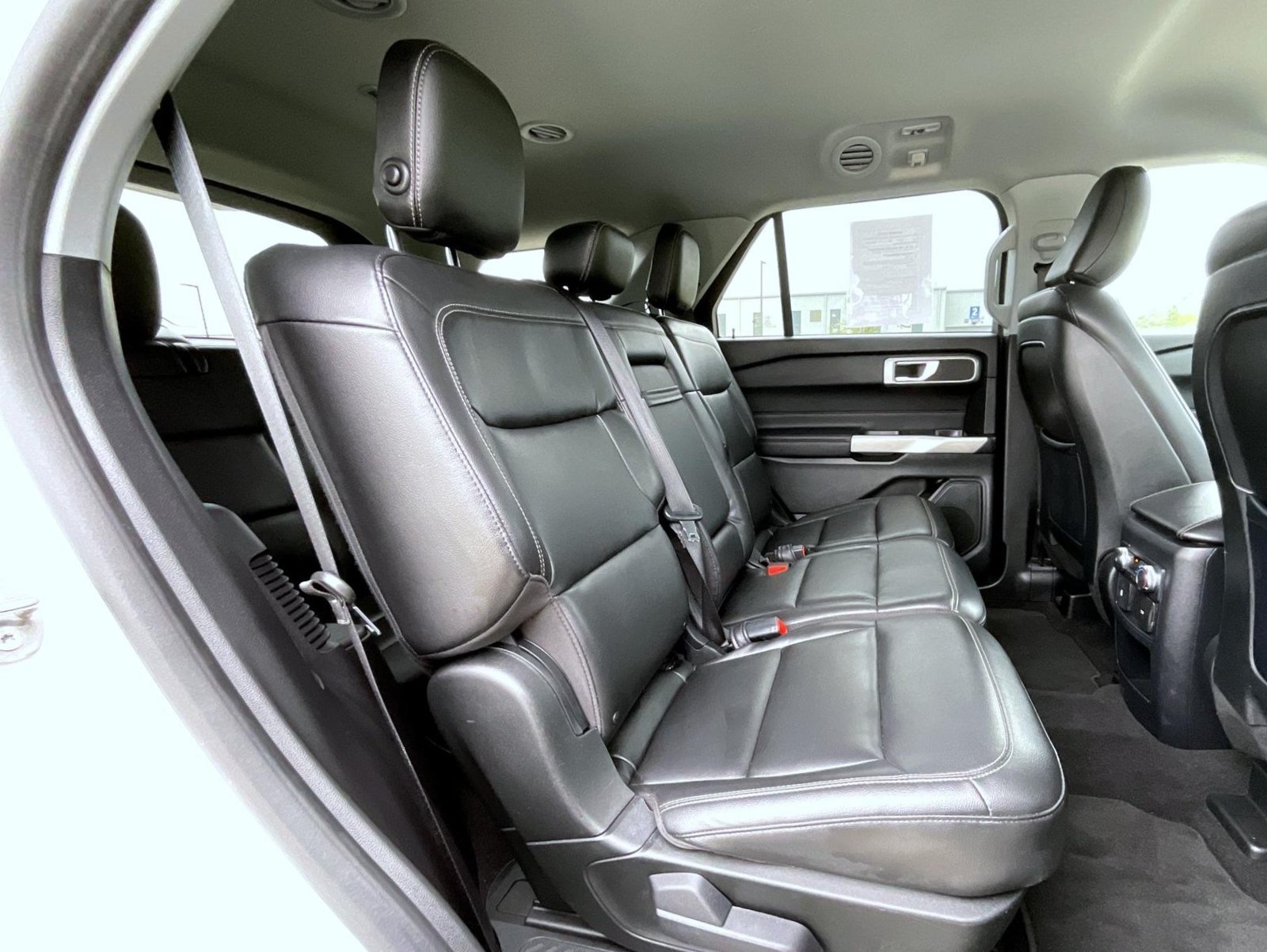 Used 2020 Ford Explorer XLT w/ Equipment Group 202A AWD/4WD image 19
