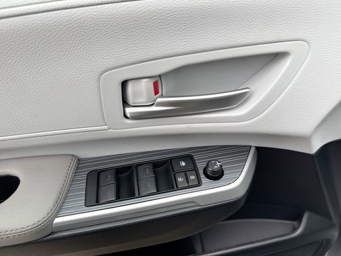 Certified 2025 Toyota Sienna XLE image 15