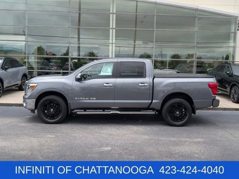 Used 2018 Nissan Titan SL AWD/4WD image 2