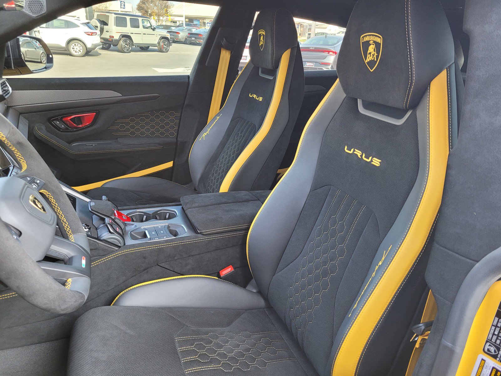 Used 2024 Lamborghini Urus Performante AWD/4WD image 17
