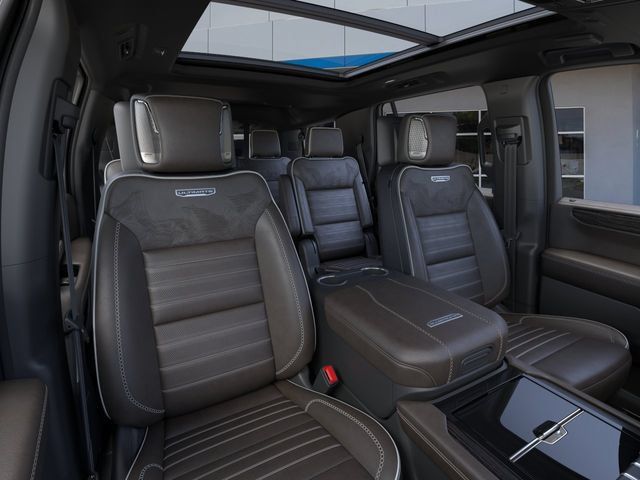 New 2026 GMC Yukon Denali Ultimate w/ LPO, Floor Liner Package AWD/4WD image 16
