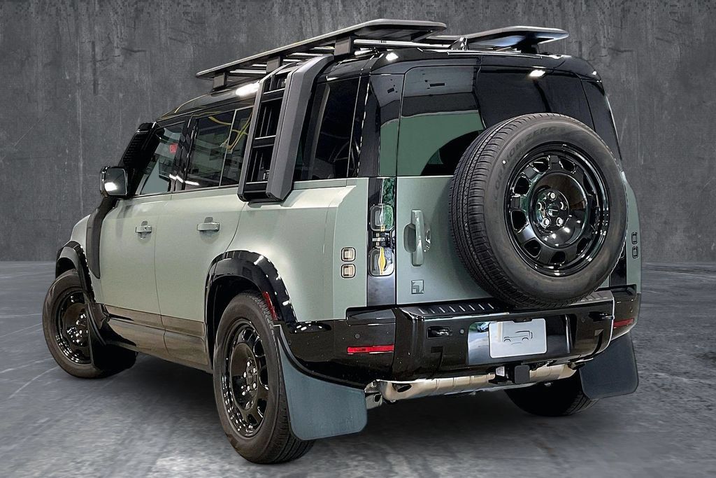 New 2026 Land Rover Defender 110 Trophy Edition AWD/4WD image 3
