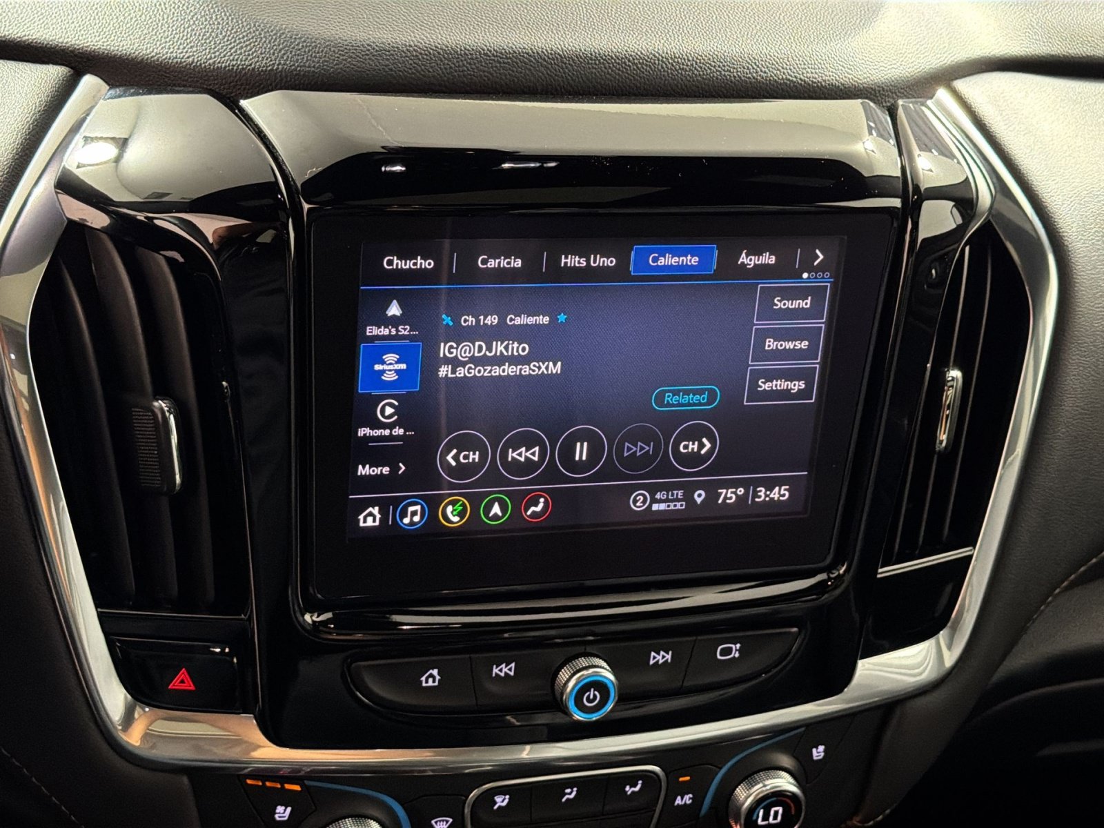 Used 2023 Chevrolet Traverse Premier FWD image 18