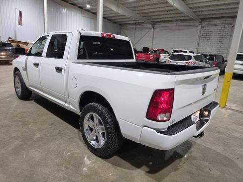 Used 2018 RAM 1500 Express AWD/4WD image 10