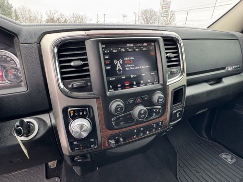 Used 2018 RAM 1500 Laramie image 24
