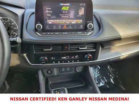 Certified 2025 Nissan Rogue SV image 26