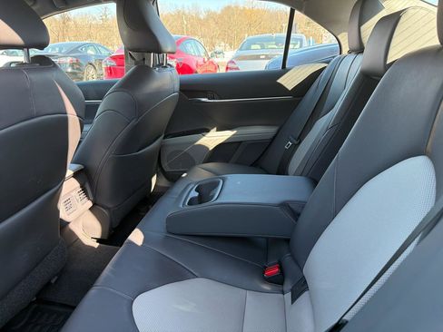 Used 2020 Toyota Camry XLE image 19
