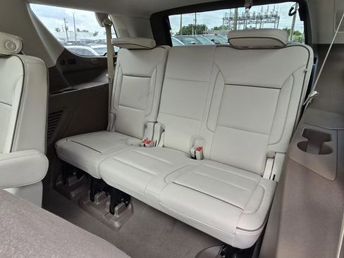 Used 2021 GMC Yukon Denali w/ Denali Premium Package RWD image 12