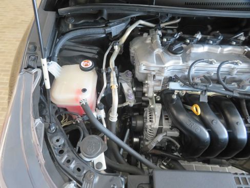 Used 2021 Toyota Corolla LE FWD image 49
