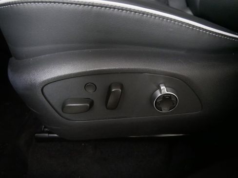 Used 2025 Buick Enclave Avenir image 16