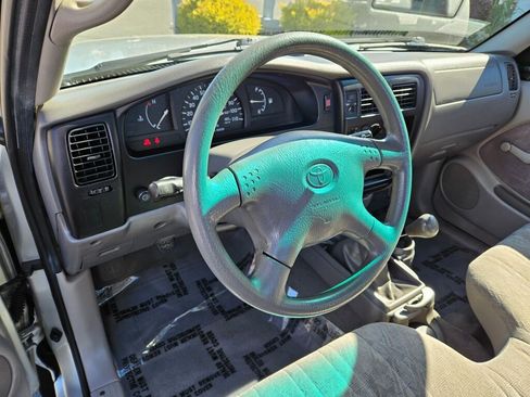 Used 2002 Toyota Tacoma 2WD Regular Cab image 15