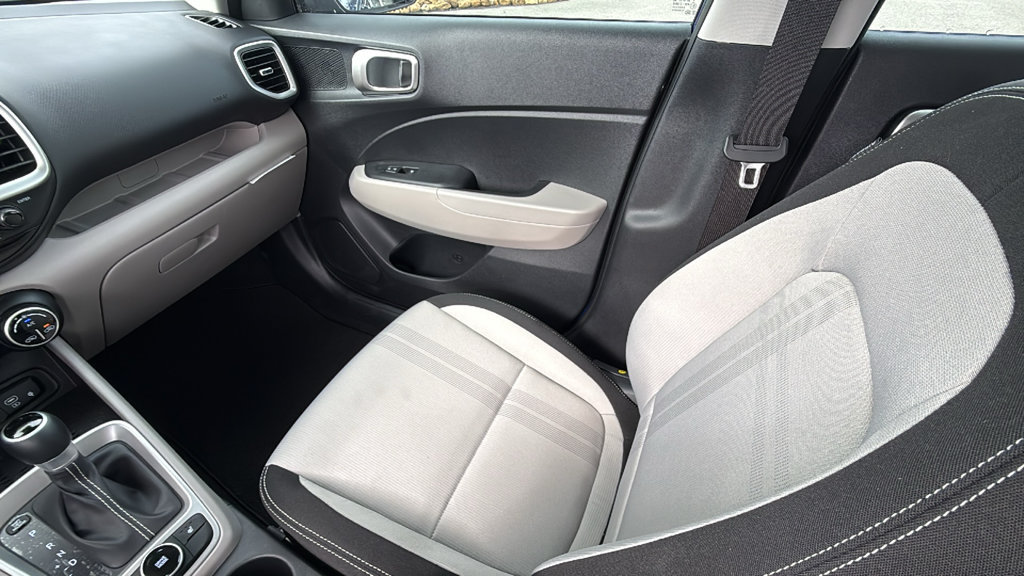 Used 2026 Hyundai Venue SEL FWD image 13