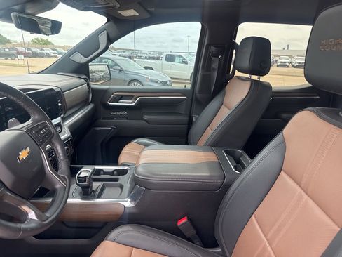 Used 2023 Chevrolet Silverado 1500 High Country w/ Technology Package AWD/4WD image 44
