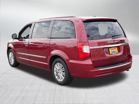 Used 2015 Chrysler Town & Country Touring-L w/ Driver Convenience Group FWD image 5