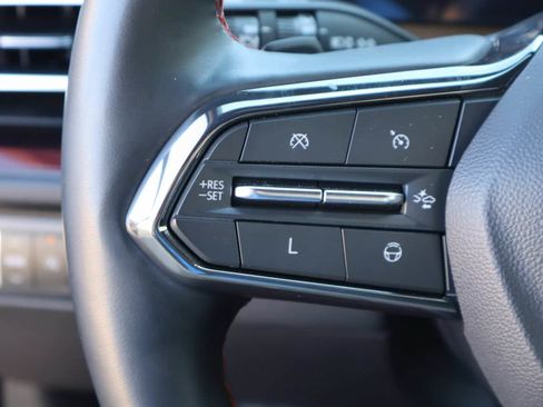 Used 2024 Chevrolet Traverse RS FWD image 14