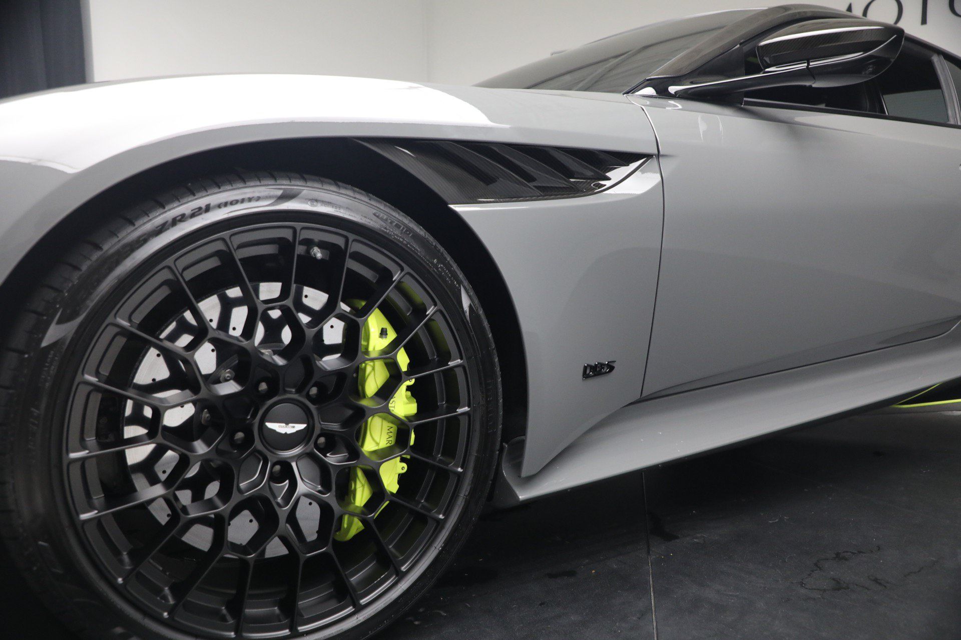 Used 2023 Aston Martin DBS Coupe RWD image 39