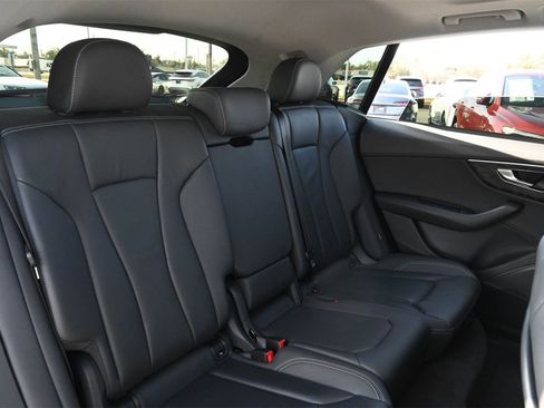 Used 2023 Audi Q8 Premium image 20