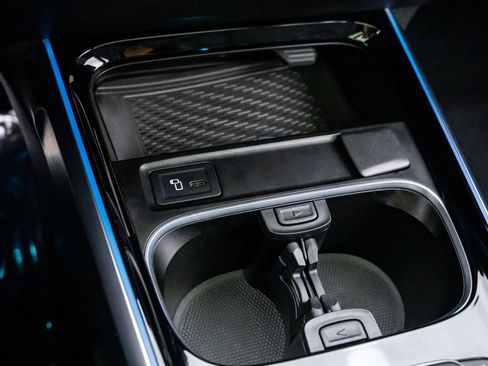 Used 2023 Mercedes-Benz EQB 300 4MATIC image 22