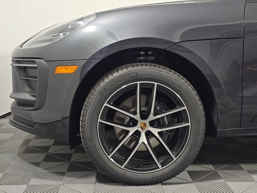 Certified 2026 Porsche Macan AWD/4WD image 11