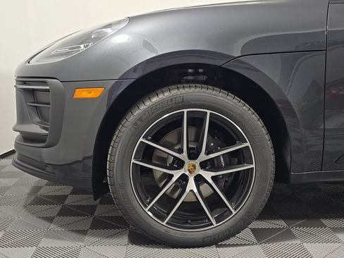 Certified 2026 Porsche Macan AWD/4WD image 11