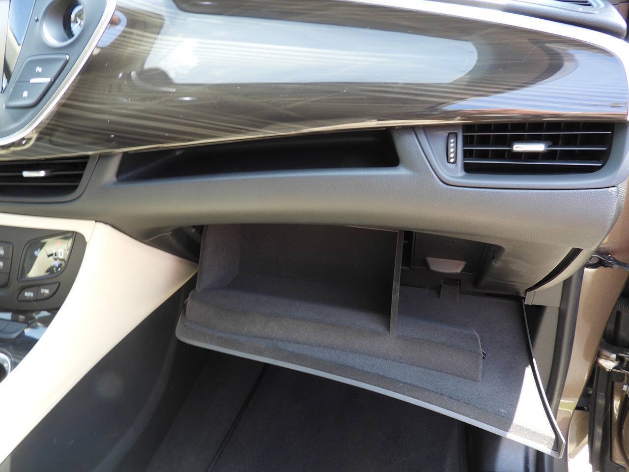 Used 2019 Buick Envision Essence AWD/4WD image 39